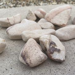 Pebbles_politiko.jpg